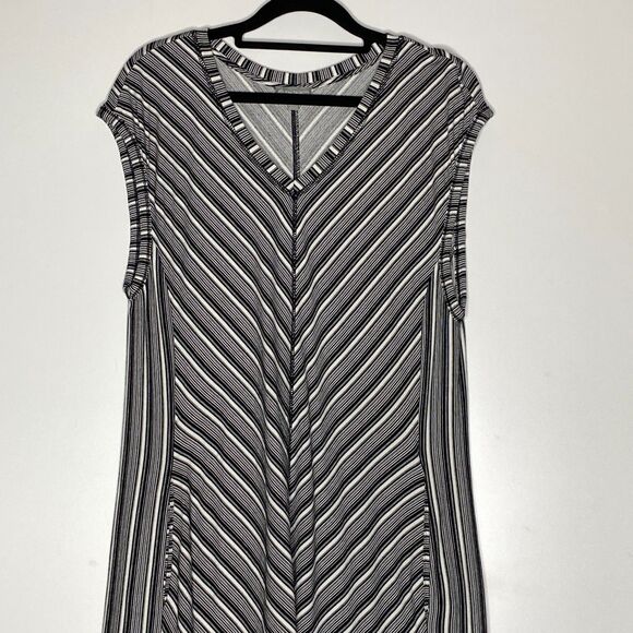 T by Talbots Chevron Stretch V-Neck Side Pocket Dress Women's Size Medium - Picture 4 of 8